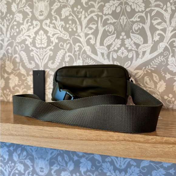 *NWT* Tory Burch Virginia Nylon Belt Bag Olive Green - Picture 4 of 17